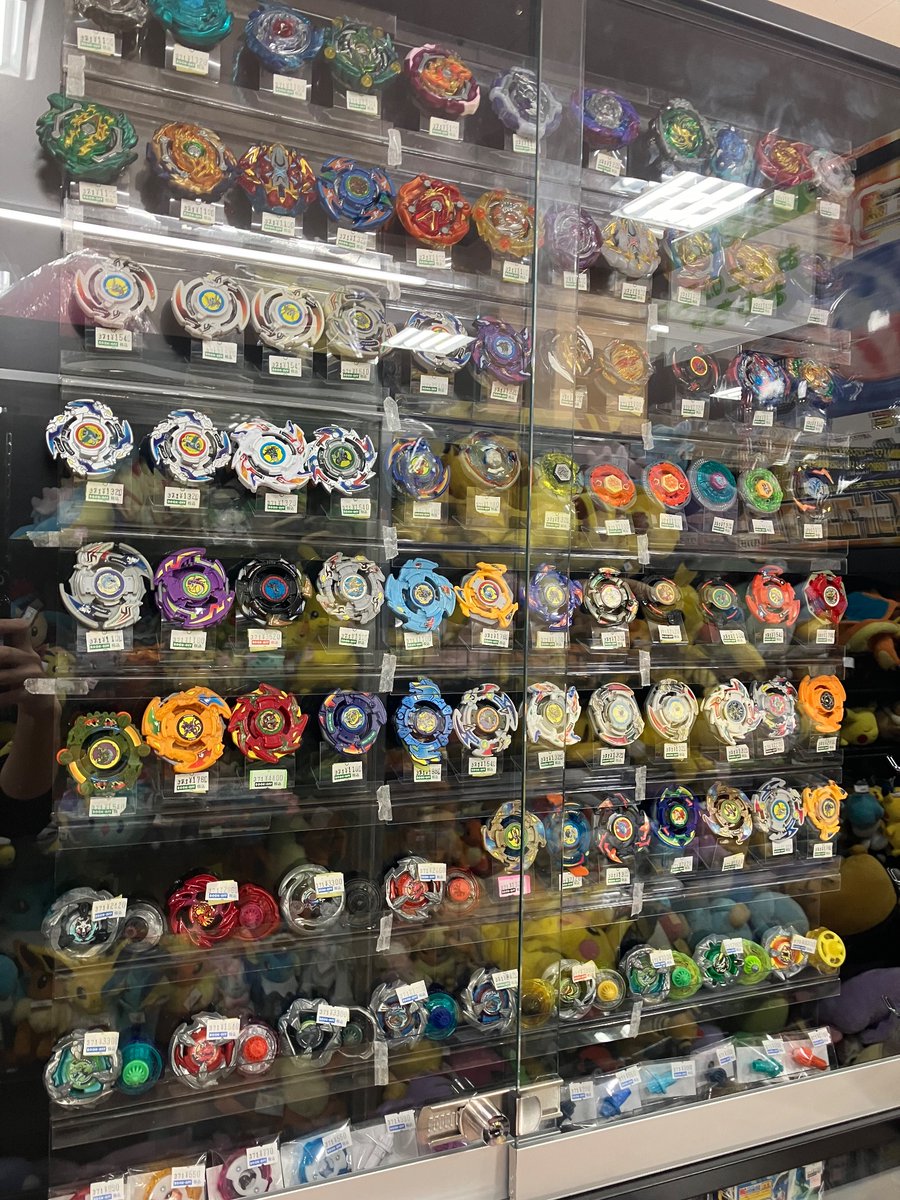 本日も元気に営業開始しました✨ ホビー売場ベイブレードコーナーに