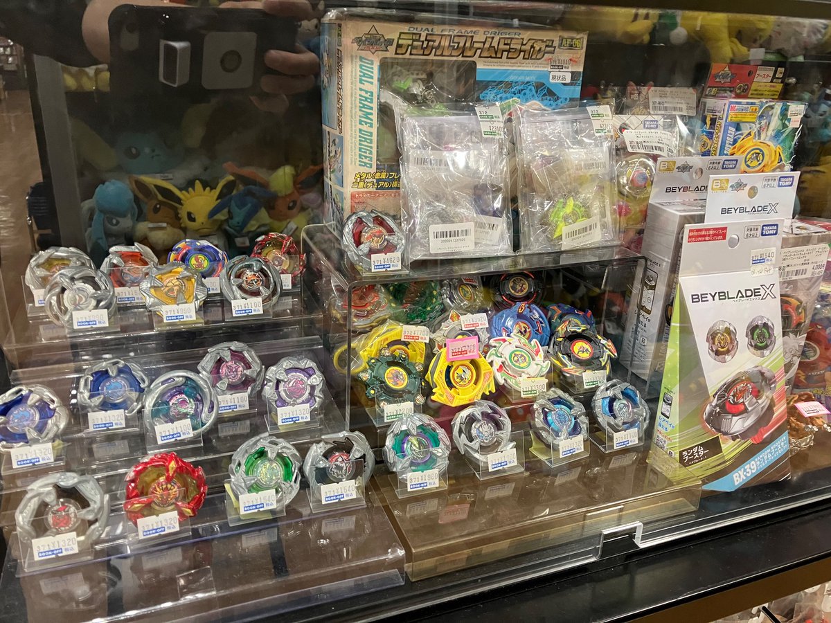本日も元気に営業開始しました✨ ホビー売場ベイブレードコーナーに