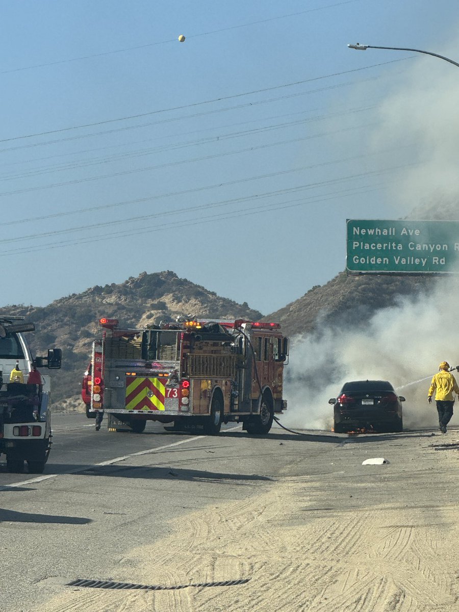 Angeles_NF's tweet image. Los Angeles County Fire Department is battling a car fire NB 14 n/o I-5.  

The Angeles National Forest have cancelled our response due to the swift response by LACoFD and the fire no longer is a threat to the brush.  

@LACoFDPIO @LAFDtalk @LAFD