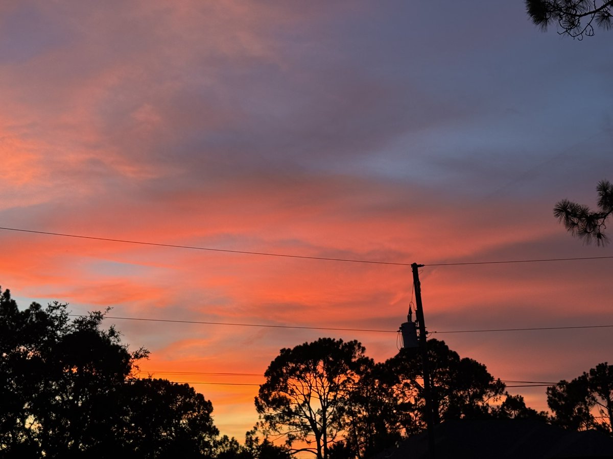 FL_StormSpotter's tweet photo. Florida sunset.
#sunset #flwx https://t.co/Gs9eXbfbWW