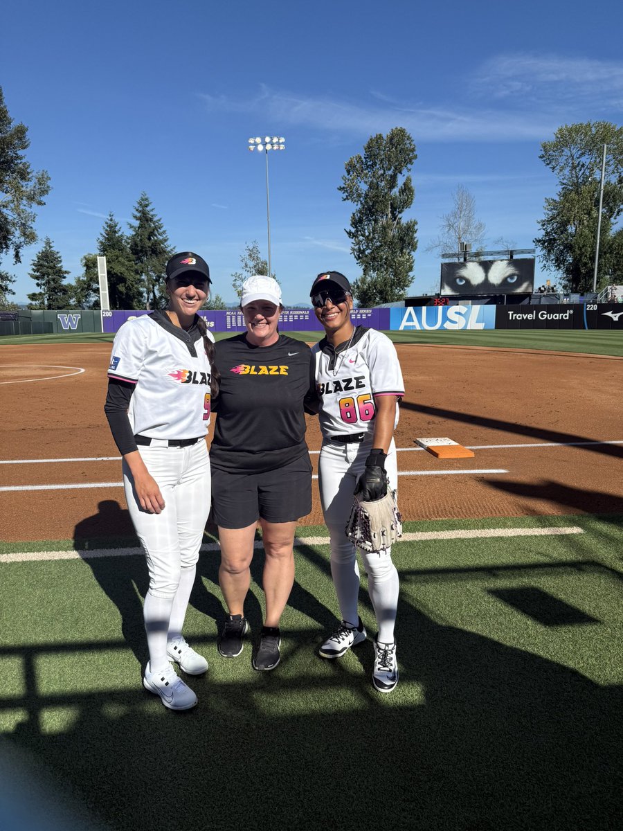 clemsonsoftball's tweet image. Reunited on the pro level 🔥
McKenzie Clark and Aby Vieira are back in the same uniform with the @AUSL_Blaze