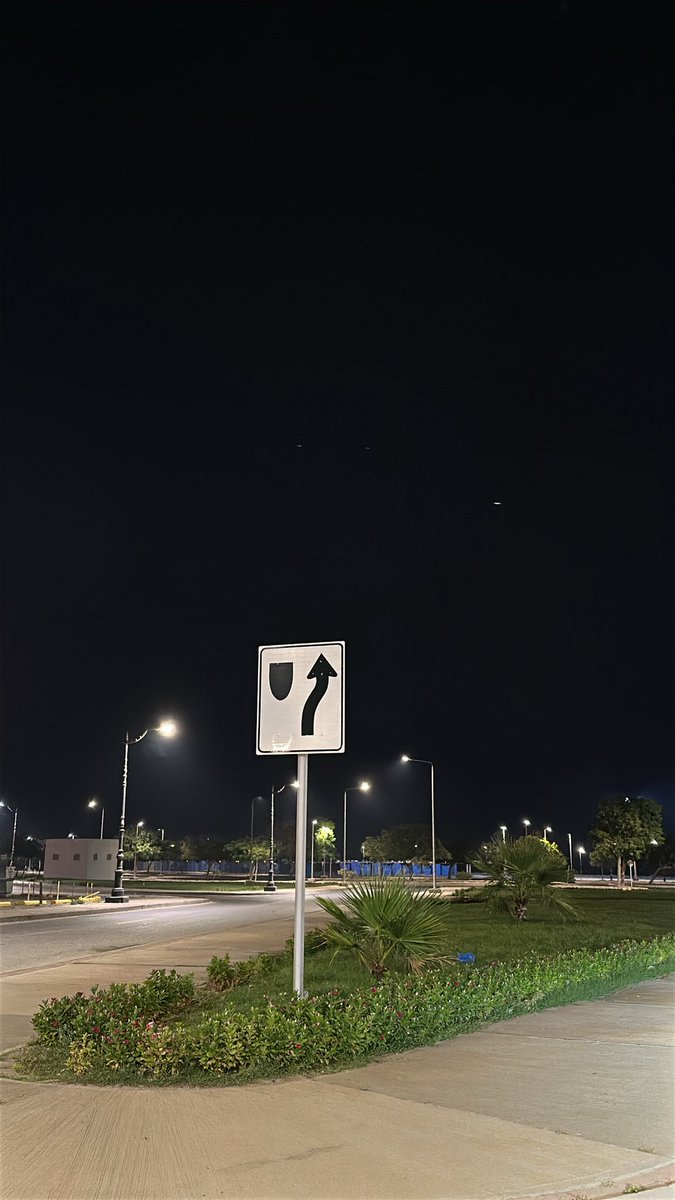v32_1's tweet photo. 3:41AM الجبيل 🥱 https://t.co/6Lb9a8YfgS
