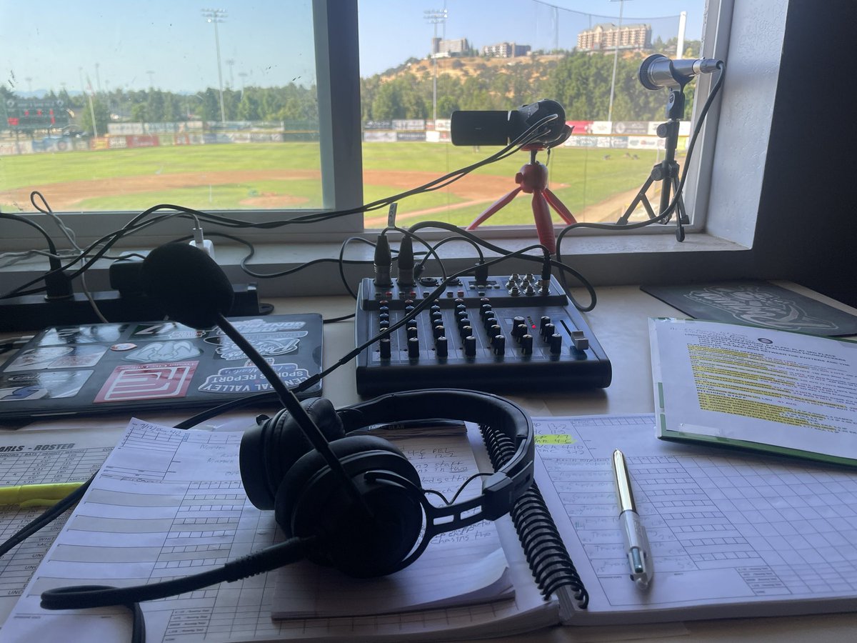BryanWe94586914's tweet image. It is the middle game of the series between the @lincolnpotters and the @MedfordRogues. The Rogues are throwing it back to the Timberjacks tonight. Catch the action on my YouTube channel: Bryan Welch!! @PacEmpireLeague @STAAtalent
m.youtube.com/@bryanwelch460…