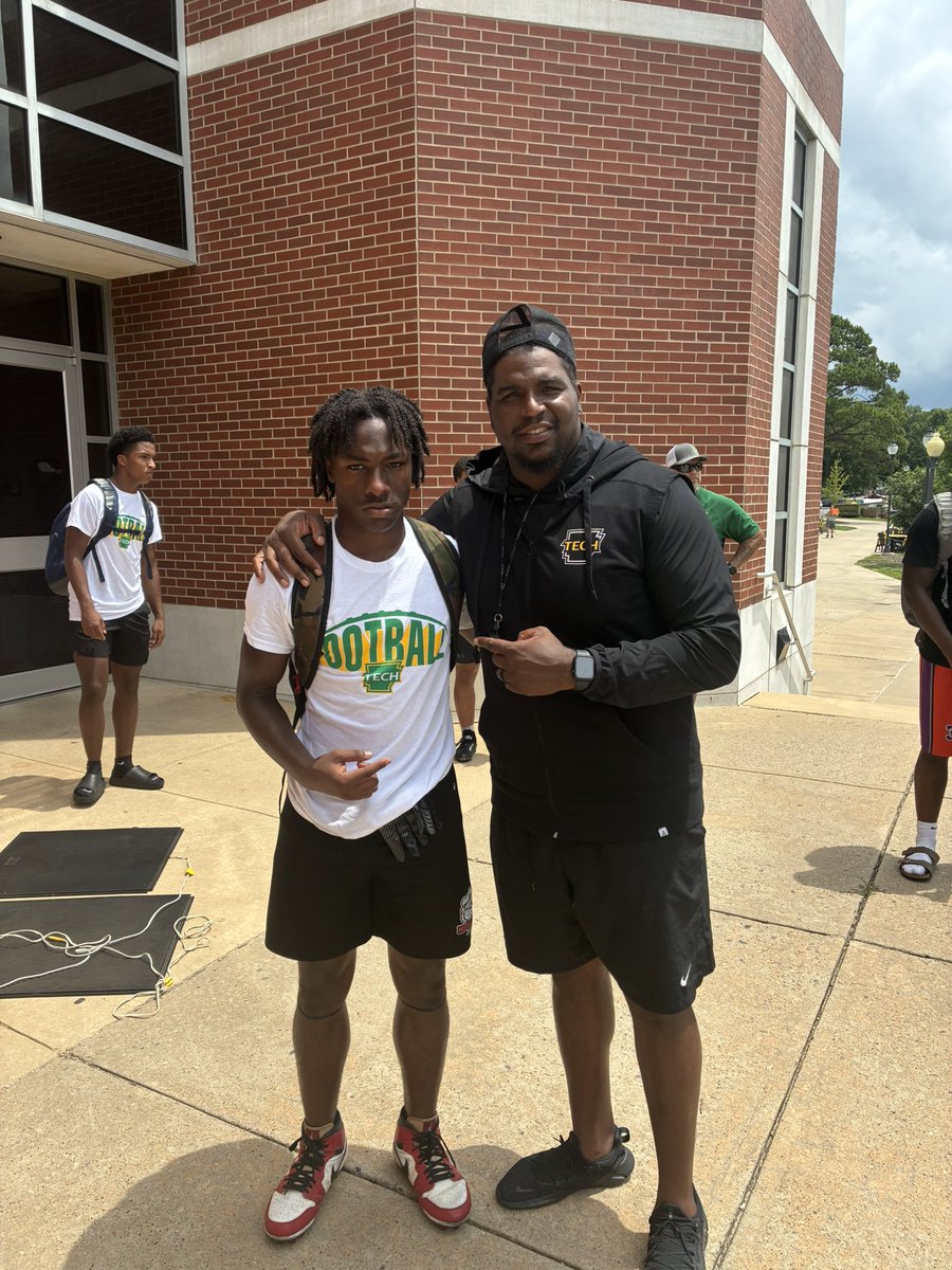 GodmadeAlex's tweet image. After a great conversation with @FrankEspy I am beyond blessed to receive an offer from Arkansas Tech University!!! @CoachRiley7 @CoachBonta @RoyThompsonFB @StaplesCenter99 @MiddleCollegeFB @noy_garrett