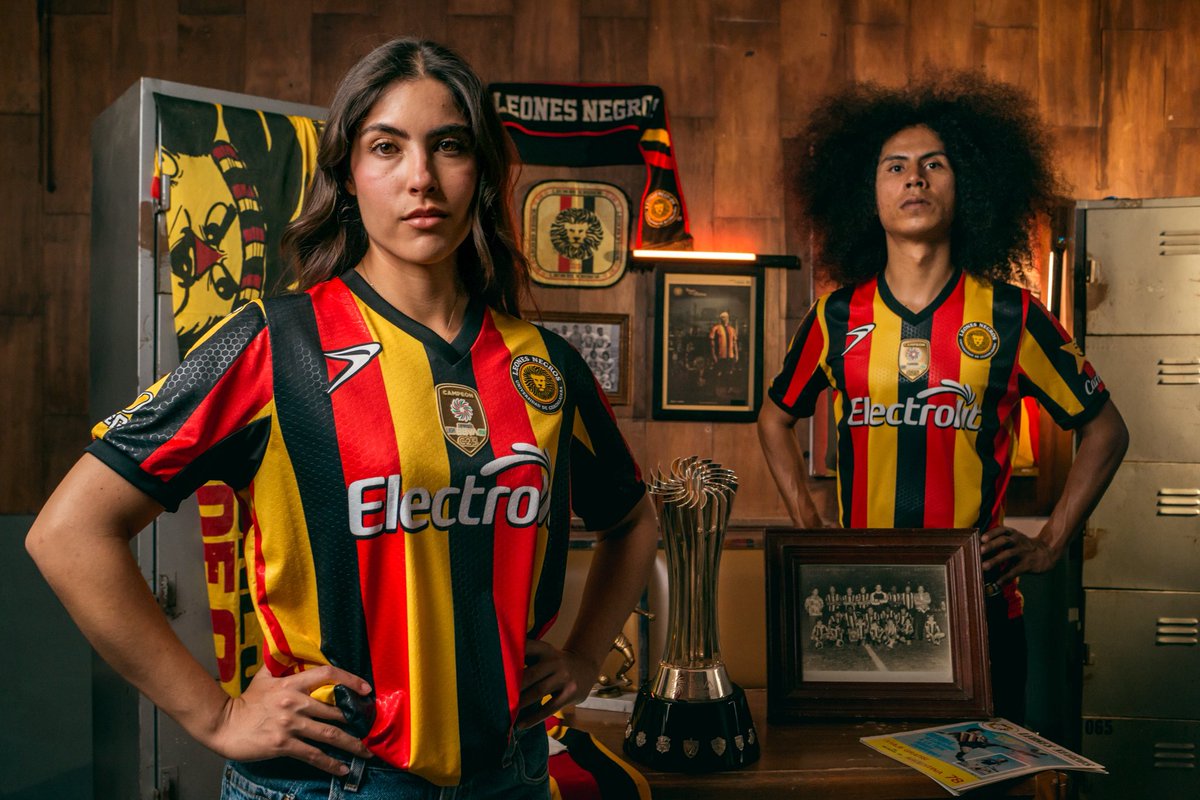 LeonesNegrosCF's tweet image. El inicio de una nueva era, Manada de CAMPEONES, #ElTriunfoEstaContigo.🇧🇪
@Keukamx local 25-26. Ya disponible en nuestras tiendas oficiales. ⛓️💥 👉 tienda.leonesnegrosudg.mx/product/jersey…