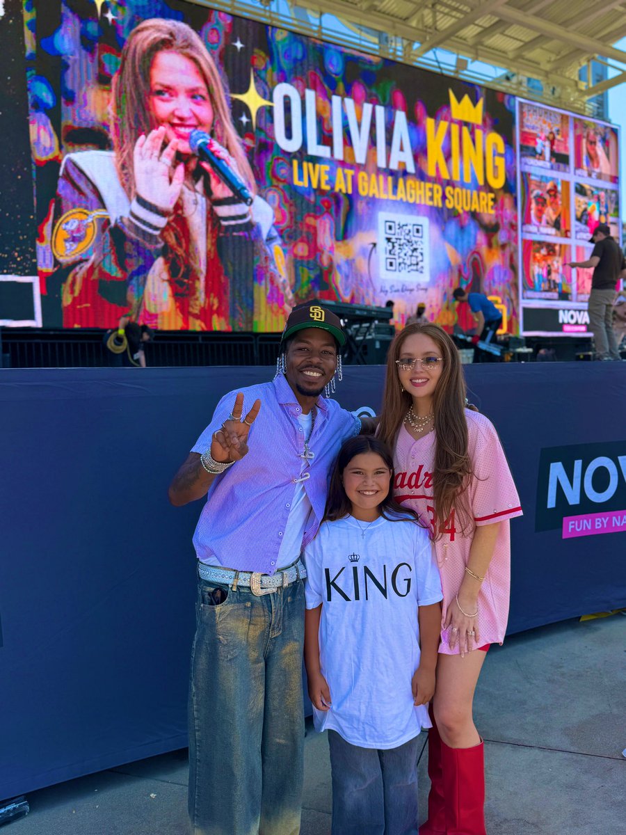 southosidemom's tweet photo. Dreams came true today 👑 @OliviaKingMusic #ForTheFaithful https://t.co/kkWMaG0Rp5