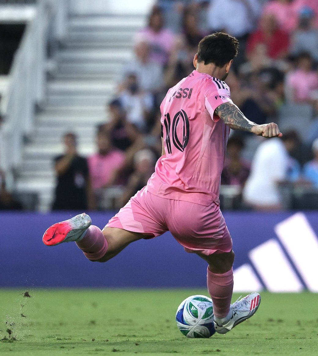 KING MESSI 10 (@messi10_rey) on Twitter photo 🚨Mas goles de TIRO LIBRE DIRECTO (sin tiros libres indirectos ni Olímpicos) en la HISTORIA:
78🇧🇷Marcelinho
75🇧🇷Dinamite
72🇧🇷Juninho
69🇦🇷Leo Messi🆕
69🇧🇷Assunção
68🇧🇷Zico
67🇷🇸Mihajlović
65🇳🇱Hooijdonk
63🇵🇹Cristiano
61🇦🇷Maradona
Dato de <a href="/AnamnesisF/">Anamnesis del fútbol</a>
A la caza de MARCELINHO ! 🚨Mas goles de TIRO LIBRE DIRECTO (sin tiros libres indirectos ni Olímpicos) en la HISTORIA:
78🇧🇷Marcelinho
75🇧🇷Dinamite
72🇧🇷Juninho
69🇦🇷Leo Messi🆕
69🇧🇷Assunção
68🇧🇷Zico
67🇷🇸Mihajlović
65🇳🇱Hooijdonk
63🇵🇹Cristiano
61🇦🇷Maradona
Dato de <a href="/AnamnesisF/">Anamnesis del fútbol</a>
A la caza de MARCELINHO !