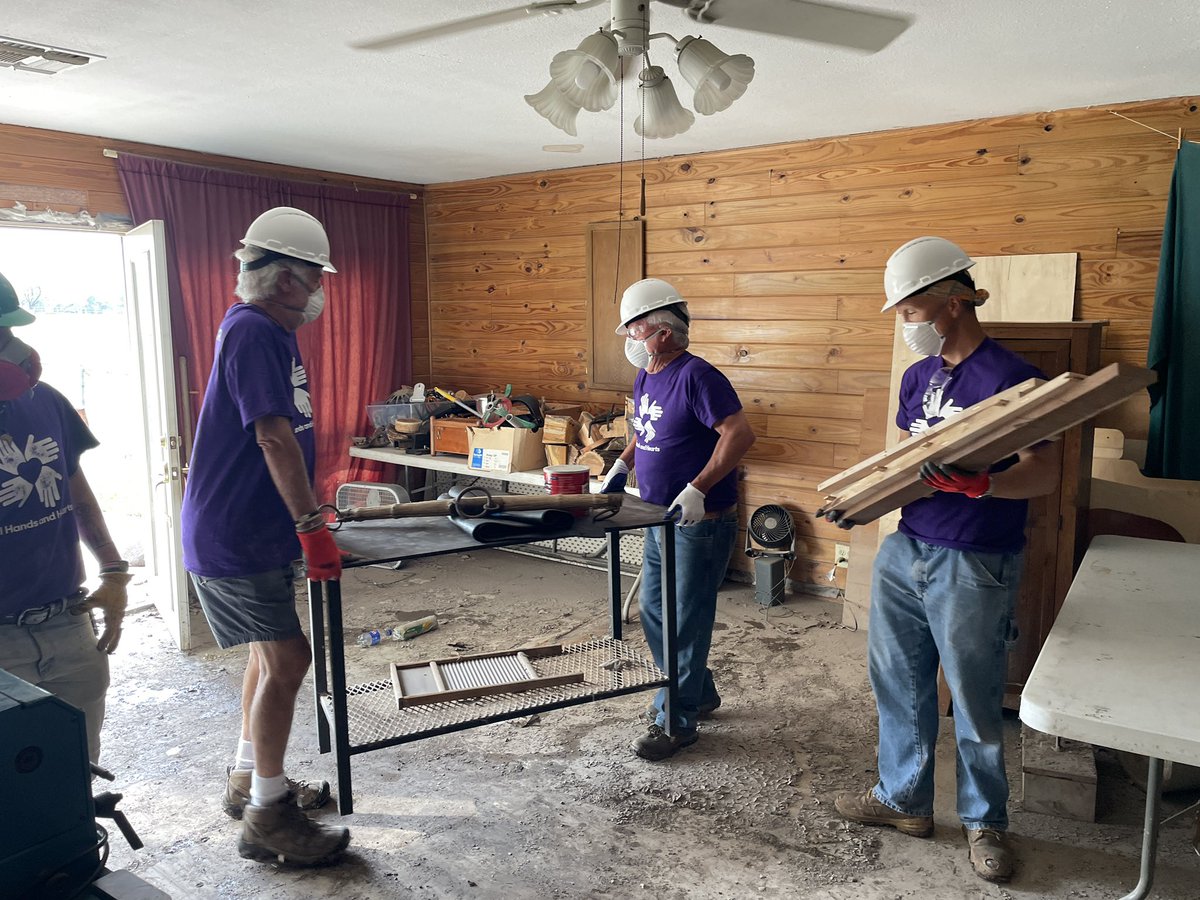 AllHandsHearts's tweet image. Today in Center Point, Texas, we worked with local leaders to respond to urgent needs after the floods.
Our DART teams are already mucking & gutting homes and supporting homeowners––also helping run a volunteer center!
Keep updated & support us here ➡️ allhandsandhearts.org
