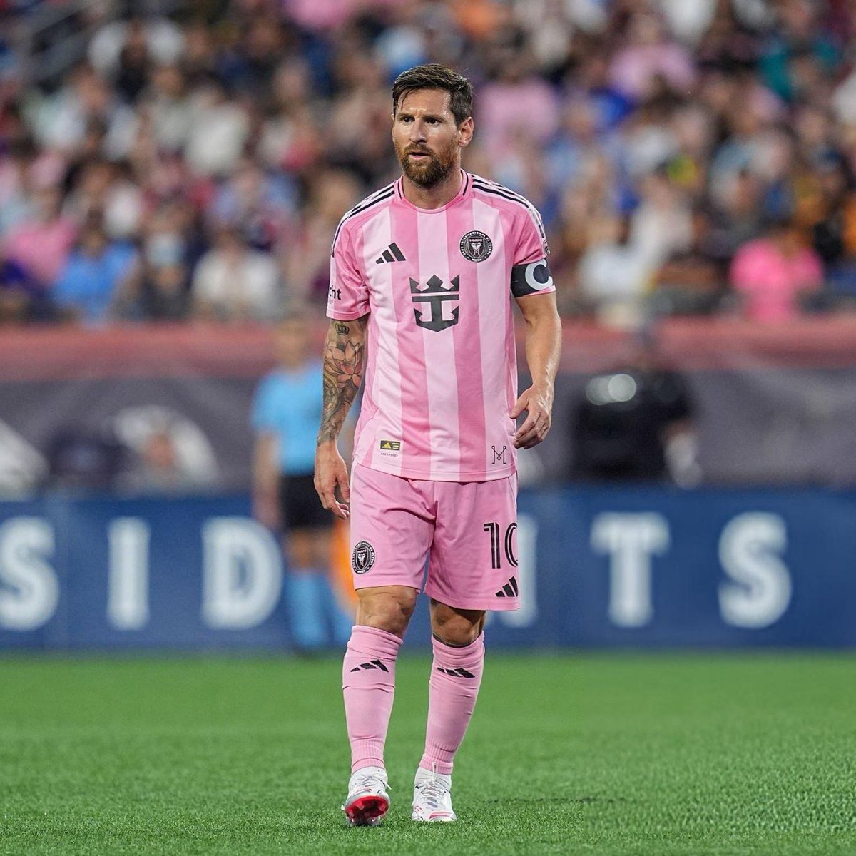TheMasterBucks's tweet image. The run Leo Messi is on right now is unreal.
His last 6 MLS games:
Philadelphia ⚽️🅰️
Montréal ⚽⚽🅰️
Columbus ⚽⚽🅰️🅰️
Montréal ⚽⚽🅰️
New England ⚽⚽
Nashville ⚽⚽️
16 G/A's in just 6 GAMES 🤯