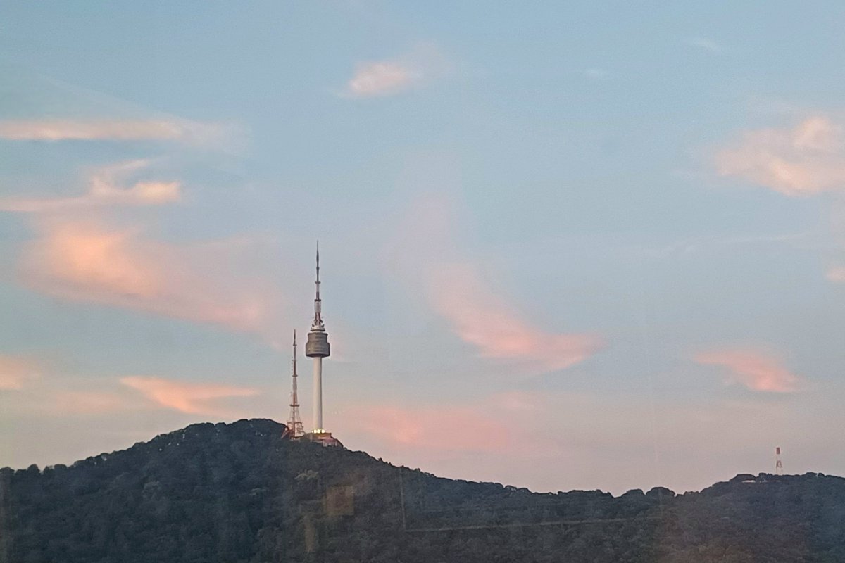 어제 하늘이 완전 번점이었어...🥹🩷🩵