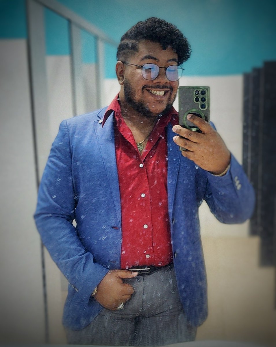 I'm my own solemate, i know how to love me, I know i'm always gonna hold me down. I'm my own solemate, I'm never lonely
I know I'm a king, but I don't need no crown
Look up in the mirror like "Damn, he the one"