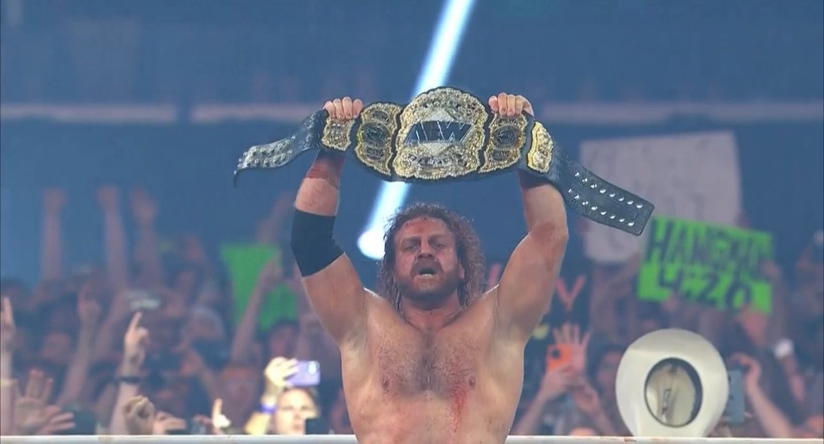 🚨 AND NEW

Hangman Page defeats Jon Moxley to become the new AEW World Champion.

#AEWAllInTexas