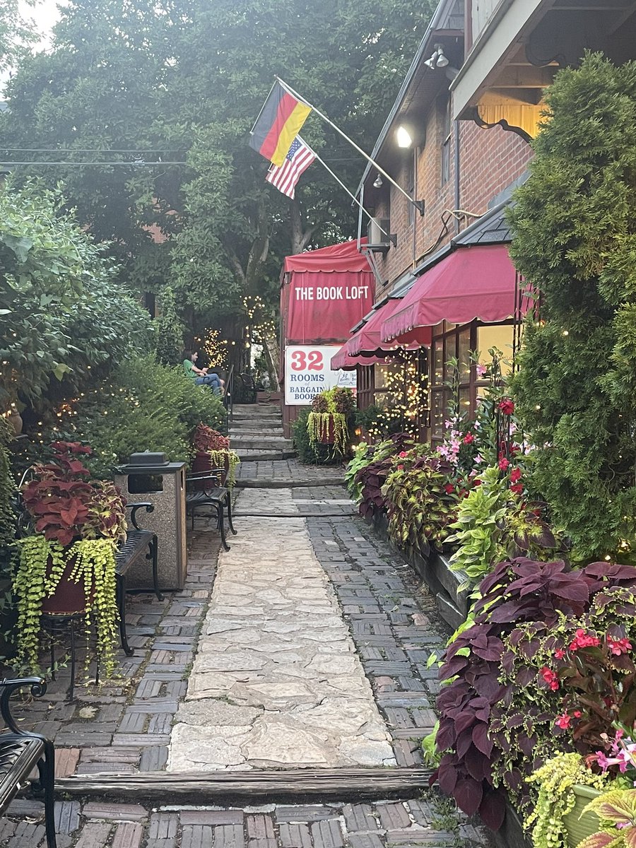 CoachScibelli's tweet image. With games rained out for the remainder of the day, took time to stop at one of my favorite spots of all time:

The Book Loft in German Village of Columbus, Ohio. 

33 Rooms of books. Gotta love it!!