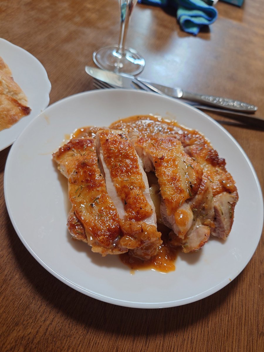 jin_nii's tweet photo. 今日の朝食
名付けるなら【枯れたタイム涙の鶏ステーキ】
気づいたら枯れてたわ💦 https://t.co/I4CiMIvQA0
