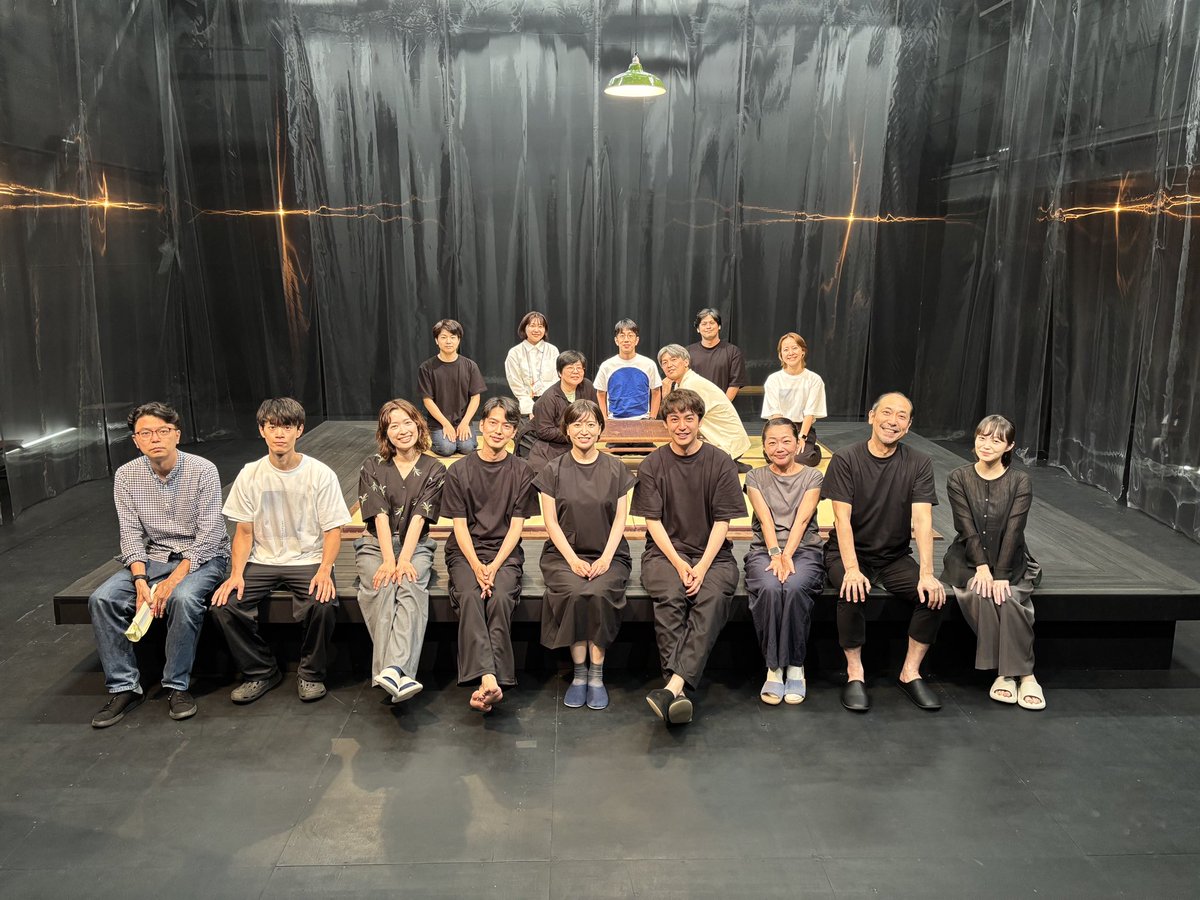 「海と日傘」
連日多くのお客様にご来場頂き、
また、大変ご好評を頂き、
有り難い気持ちで公演を重ねています。

21日まで公演しております。
20日17時30分の回は、特におススメ！
学生割引もありますよ！
（大変お得！！！）
是非劇場でお会いしましょう！