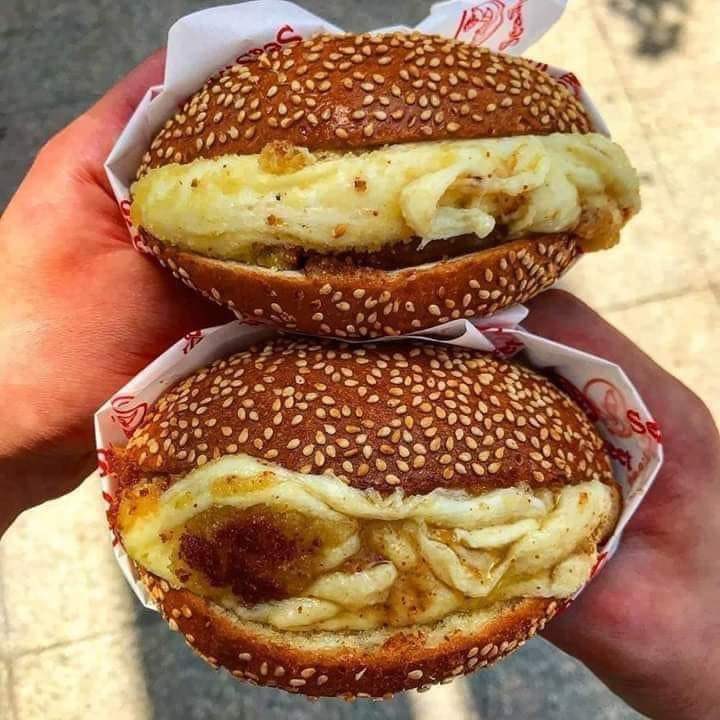 I’ve never done drugs but I can imagine that not even heroine can compare to the euphoric feeling of the first bite of a knafeh in kaak 😴