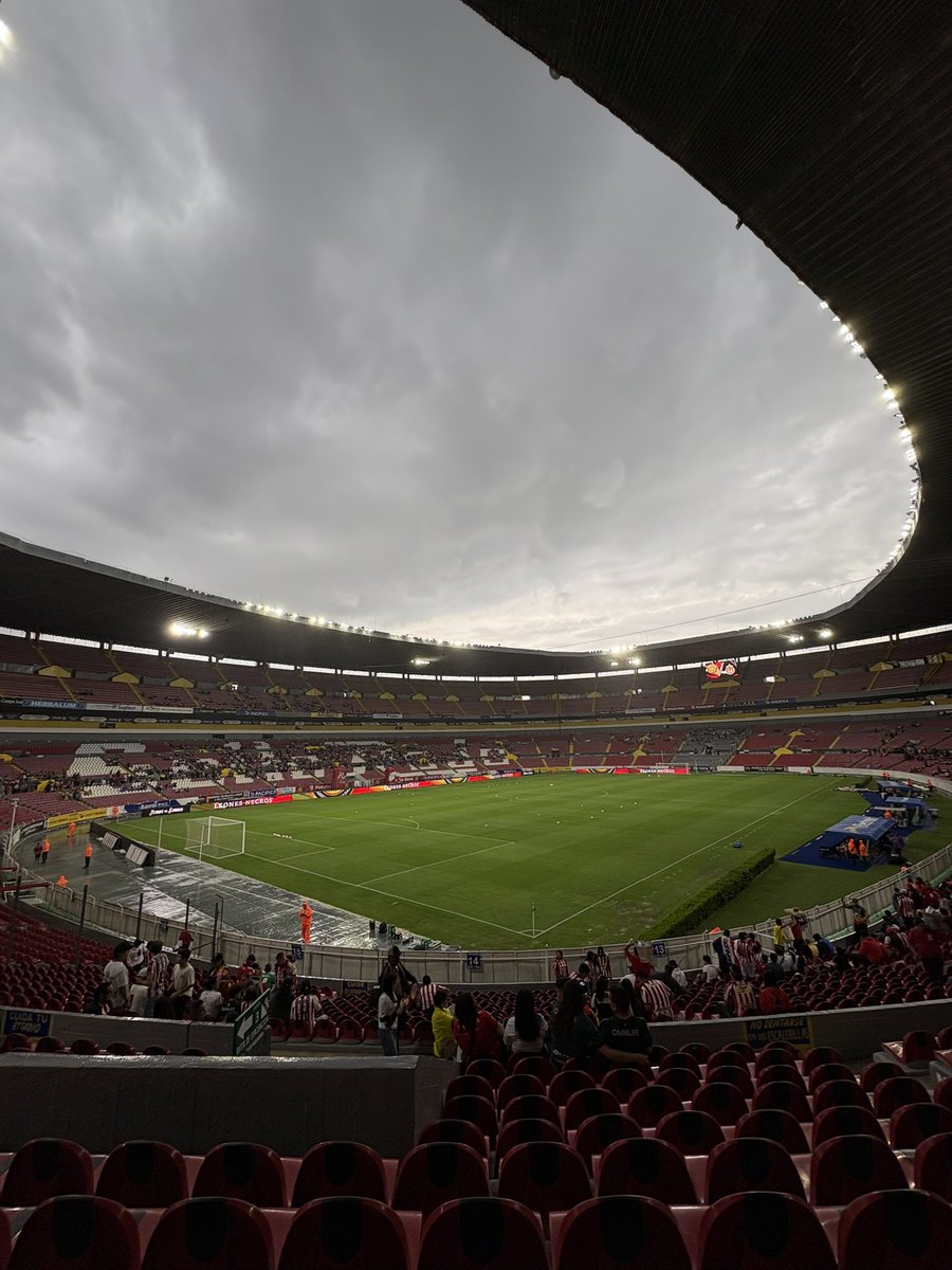 Ya llegamos para alentar al rebaño padrinos. Déjense caeeeeer 🏟️