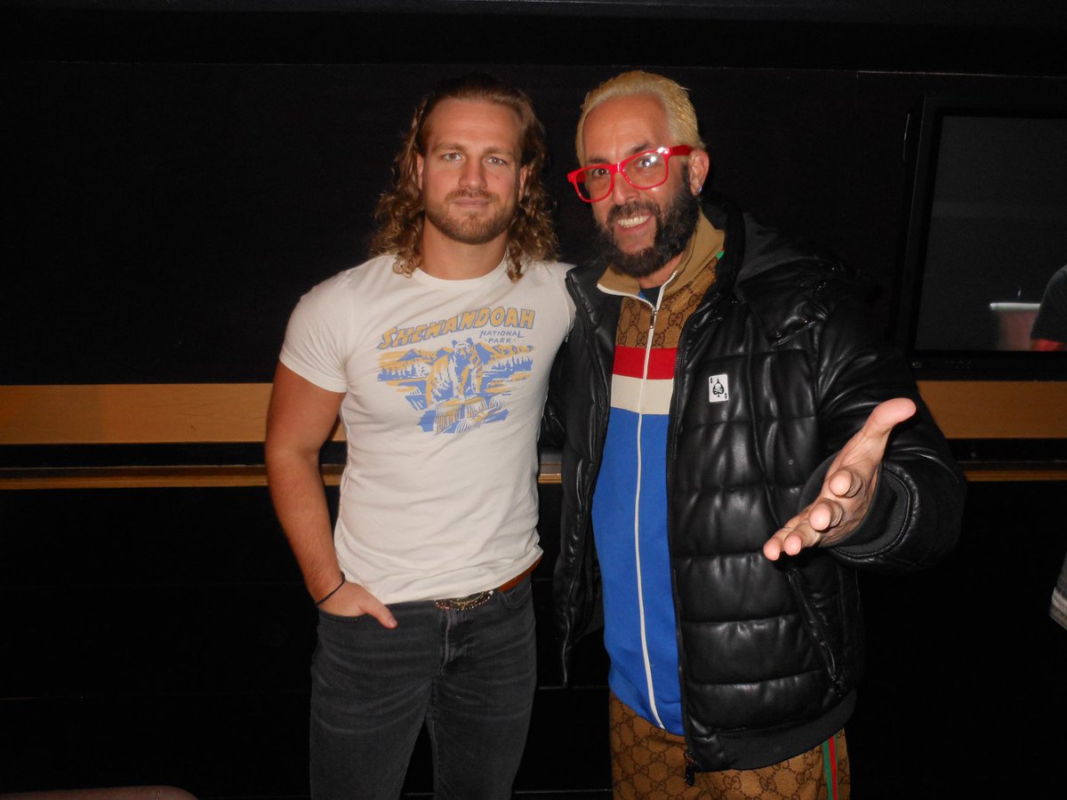 alanbarcoff's tweet image. And NEWWWWWWWW AEW heavyweight champion, Hangman! Adam Paige!!!!!!!!!!! Throwback 2019 photo of us. @AEW #AEWAllInTexas #AEWAllIn @TonyKhan