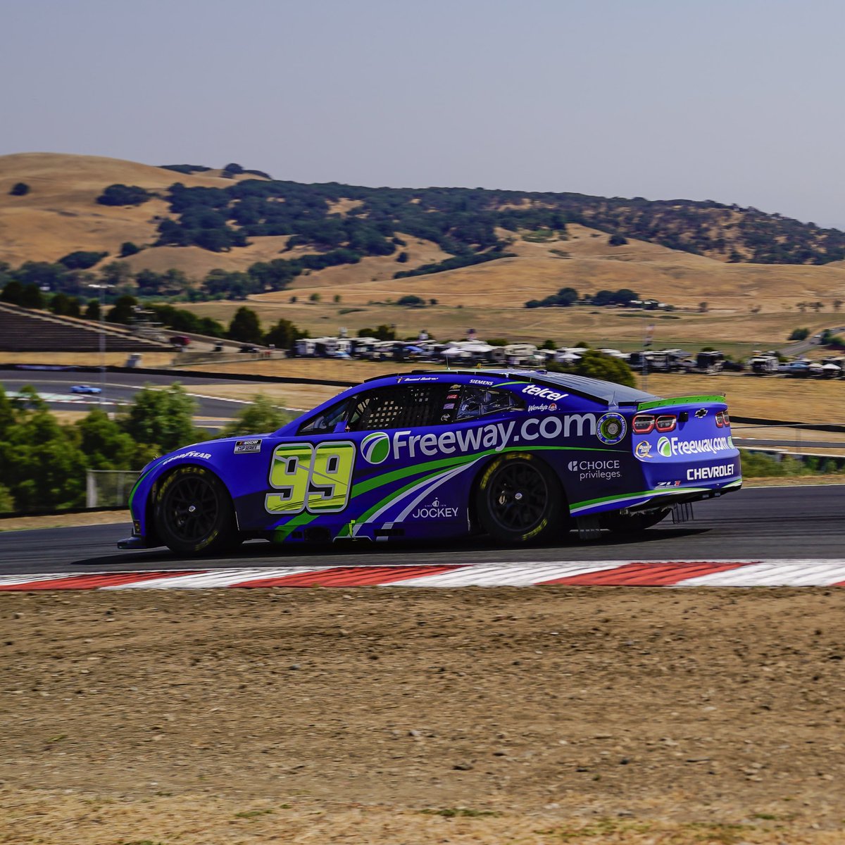 Daniel_SuarezG's tweet image. Me encanta venir a Sonoma. Tenemos un @Freeway_Ins Chevy con buena velocidad para la carrera de mañana; solo tenemos que trabajar un poco en la velocidad en corridas medias y largas, pero el potencial está ahí! Gracias a toda mi gente por venir apoyarme este fin de semana! 🇲🇽 👊🏽…