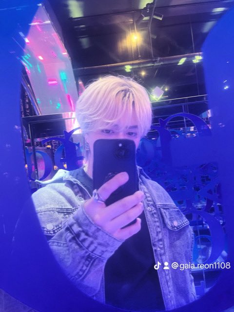 やっぱ金髪すきかも👱
初回指名お待ちしてます‼︎

#ホスト #歌舞伎町 #ミナミ #大阪 #イケメン #ホストクラブ #キャバ嬢 #歌舞伎 #キャバクラ #bar #夜職 #職業イケメン #水商売 #シャンパンタワー #心斎橋 #ネオホス #大阪ミナミ