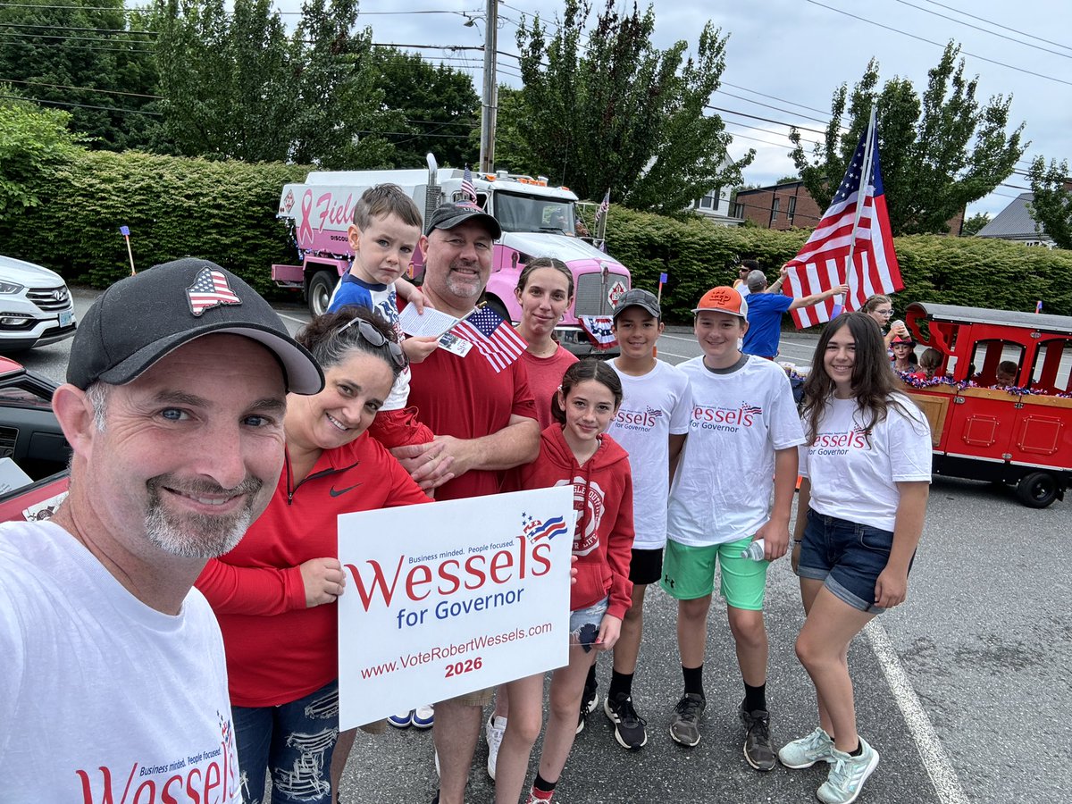 Robert_Wessels's tweet image. We will be at the Maine Potato Blossom Festival parade at Fort Fairfield next Saturday! Message me ahead of time if you want to walk in the parade supporting the campaign and we'll bring you a Wessels T-Shirt!