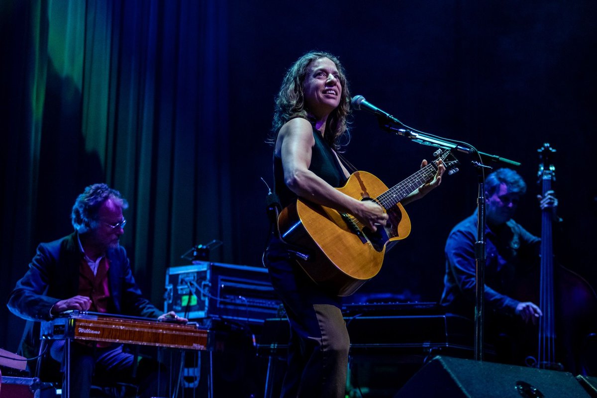 RebelliousMag's tweet photo. Photos: Ani DiFranco Announces the 'Be Kind' Platform at Thalia Hall in Chicago https://t.co/uDUDCURuyB by #Entertainment Editor Laurie Fanelli

Ani DiFranco and #Wryn perform at Thalia Hall in Chicago on April 10, 2025. 

#AniDiFranco
#RighteousBabe
#BeKind
#UnprecedentedShit https://t.co/MiY3fvXuMo