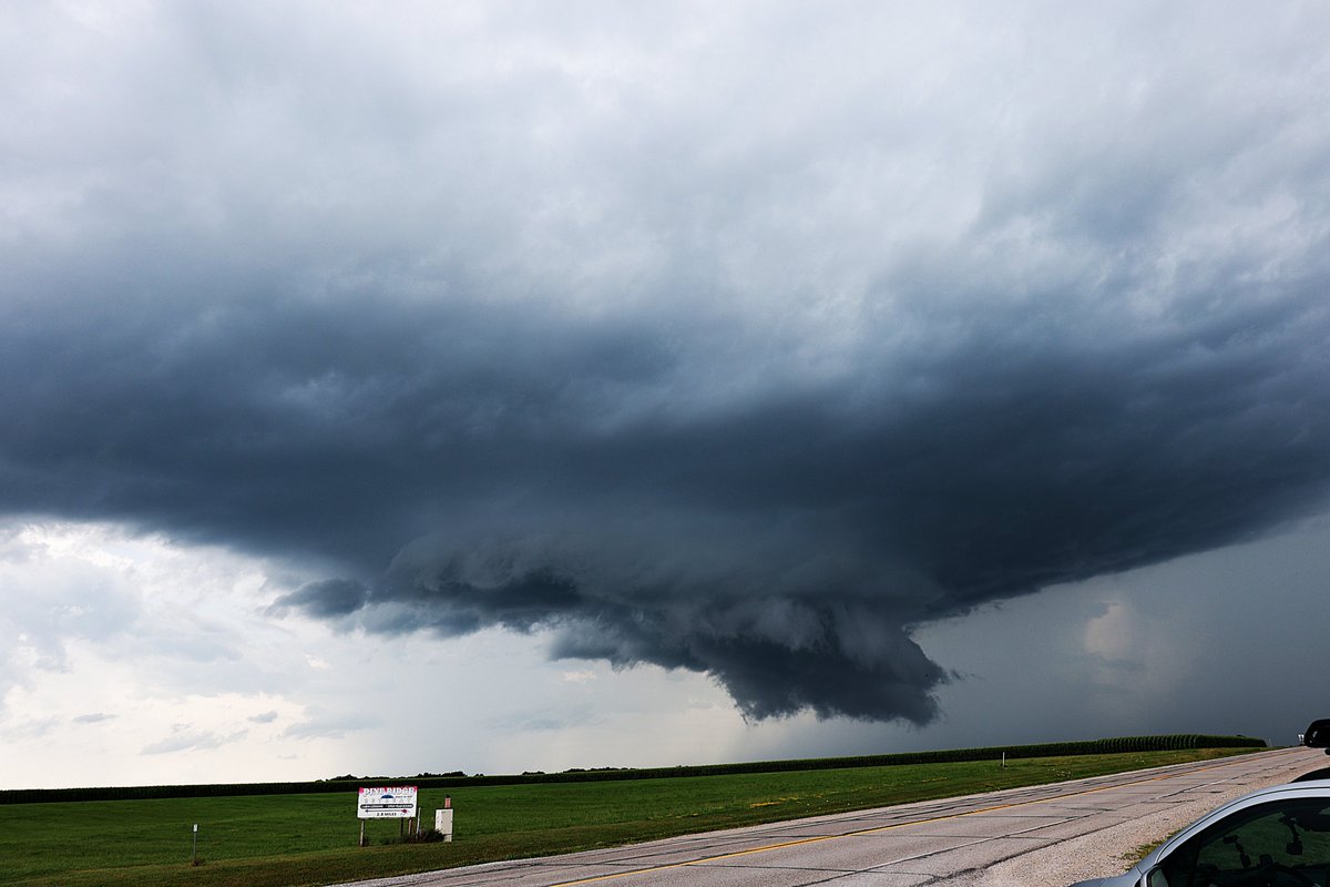 WxErhard's tweet image. Yesterday&apos;s chase with @KJ_Chasing was a bust but we managed to at least get some decent shots at some storms that failed at all aspects to drop a tornado, here is a couple photos of the tornado warned storm in Keosauqua, IA.