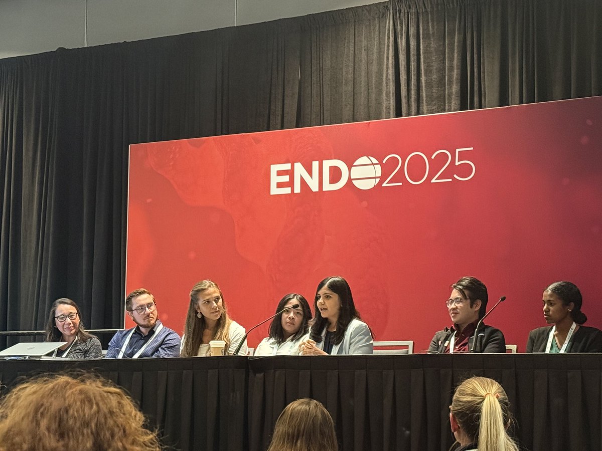 DrJairoNorena's tweet image. Here’s the one and only Dr. @dimpi_desai at #ENDO2025, passionately advocating for our Med students who will become our future endocrinologist! 🚀💪