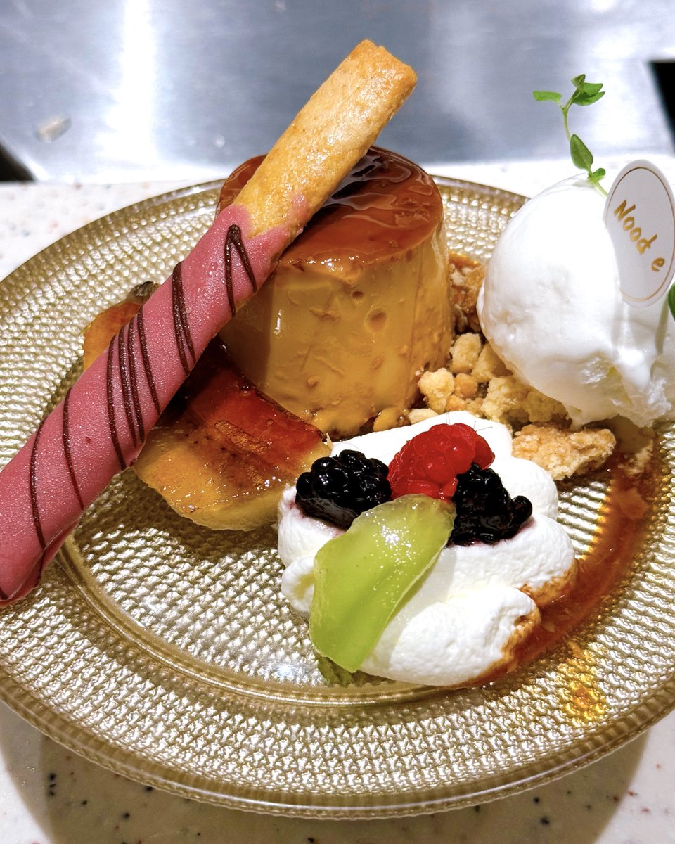 はっしー(橋本陽)/ グルメプレゼンター (@fallindebu) on Twitter photo 横浜駅にある「ヌード」は、ラーメン店に併設されたレトロ風の喫茶店。
ラーメンのあとにデザートまで完結できるというコンセプトなんだけど、むしろこちらがメインとも言える「桃パフェ」が、インパクト大!
ドカンとまるごとのった桃は、みずみずしくジューシーで、まさに「夏に食べたい一杯」だね! 横浜駅にある「ヌード」は、ラーメン店に併設されたレトロ風の喫茶店。
ラーメンのあとにデザートまで完結できるというコンセプトなんだけど、むしろこちらがメインとも言える「桃パフェ」が、インパクト大!
ドカンとまるごとのった桃は、みずみずしくジューシーで、まさに「夏に食べたい一杯」だね!