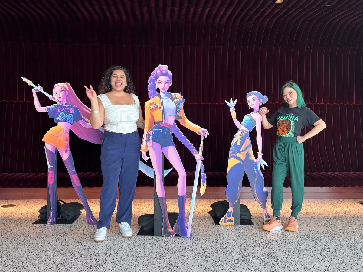 GoldieChan's tweet image. Thanks to @netflix for the industry screening of #KPOPDEMONHUNTERS ! Lots of good response + cute merch. Great panel with my FAV @maggiemkang & @dairysnake Ian Eisendraft