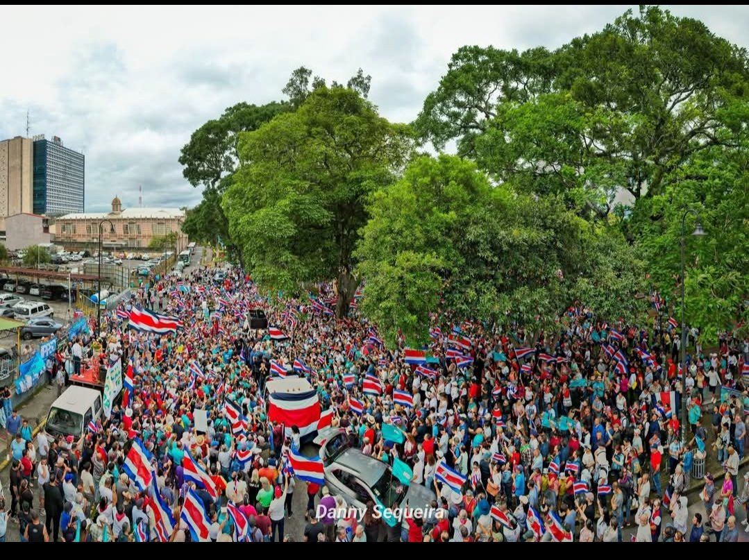 HOY EL SOBERANO LE ENVIAMOS UN MENSAJE AL TSE,PODER JUDICIAL,AL FISCAL CARLO DIAZ,A LA CONTRALORA,Y AL CONTUBERNIO IZQUIERDISTA ANTIGOBIERNO, ¡LOS VAMOS A DESAPARECER,POR HABERNOS NEGADO EL PODER POR MEDIO DEL REFERÉNDUM,POR VOTAR A FAVOR DE LAS NEFASTAS PENSIONES CORRUPTAS.