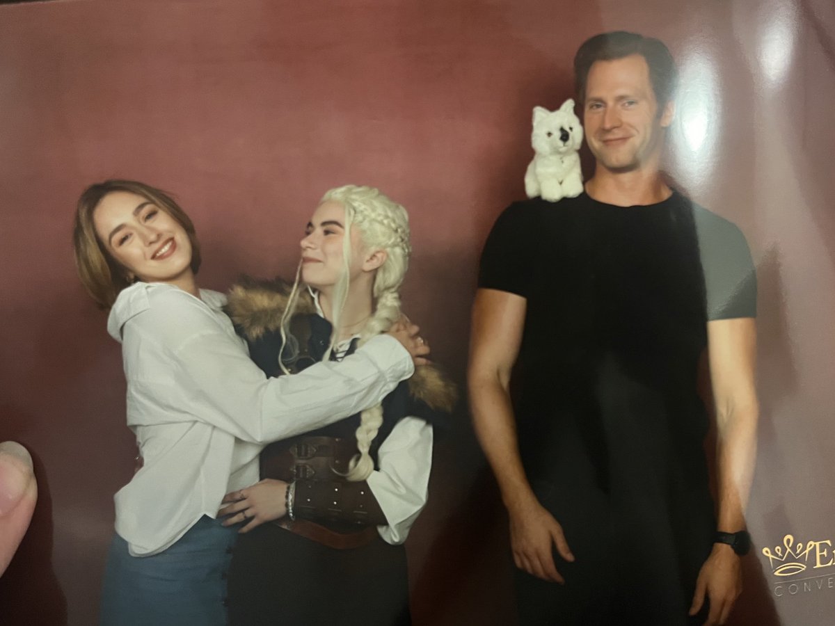 This whole photo op was chaos and I couldn’t ask for more ♥️🫀🐺