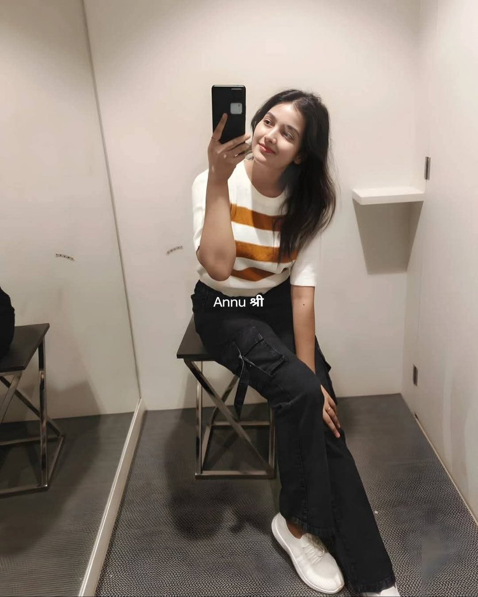 तुम ही मांग लो मुझे
तुम्हारी तो शक्ल ही मांगने वाली लगती है।🫤