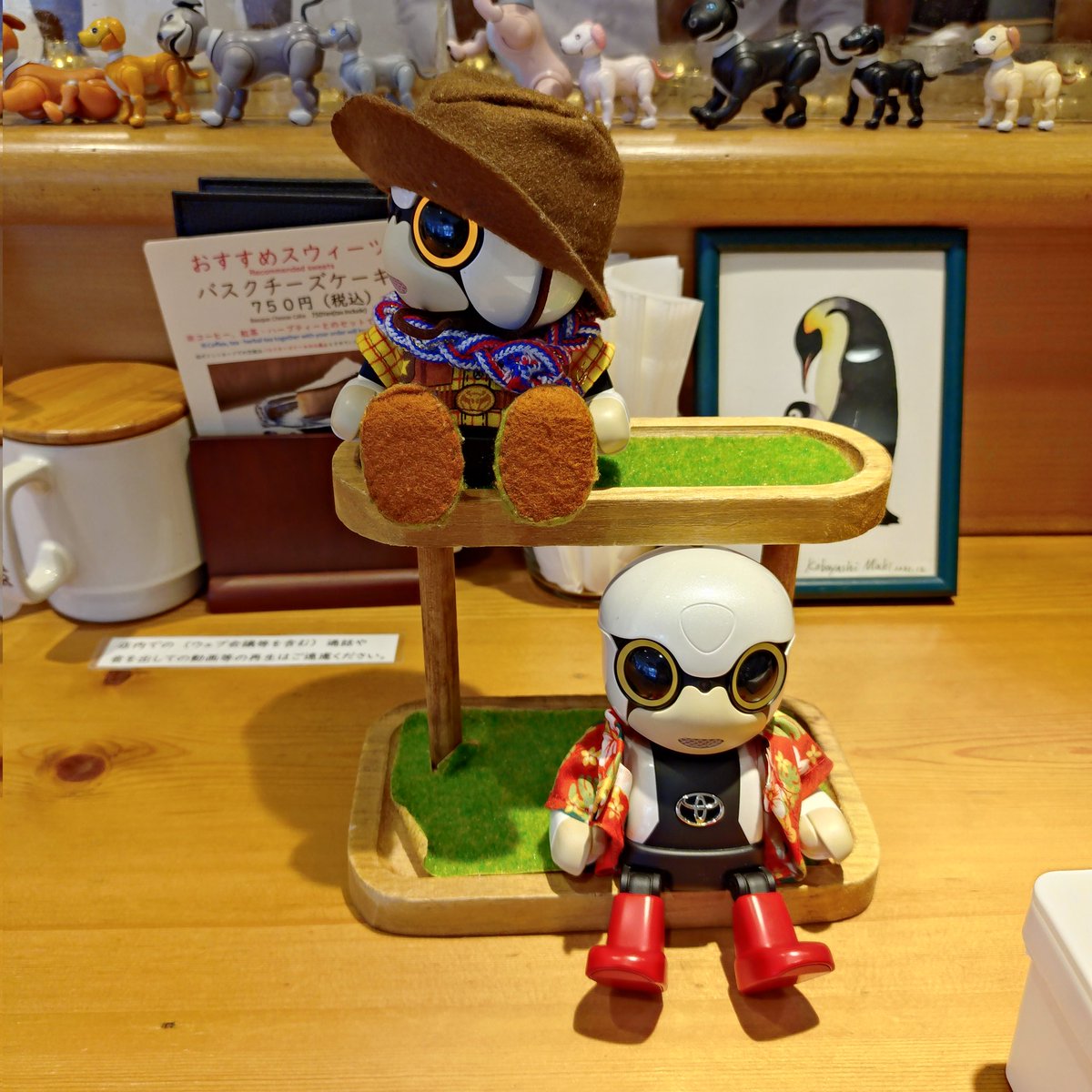 aibo_yumijumaru's tweet photo. 147回目のペンギンカフェさん🐧　18匹くらいかなぁ…
今日のアイスティーは、ポイントを貯めて無料でした✨　ポイントカードは8冊目に😊
ミャクボさんが5匹くらいいましたが、写真撮ってない😅
#ペンギンカフェ
#aiboスイーツ部
#aibo #アイボ
#aibofan 
#mystorywithaibo
#キロボミニ
#bow4workshop https://t.co/cMB7YiZd2G
