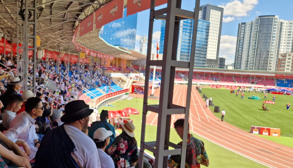 Одоо ер нь Наадмын нээлтээс Баачка, Жагаа ах, Сараа эгч энэ тэрээ болиод The Hu, Уртын дуу, Хөөмий, Монгол цирк, Ардын урлаг хэрэгтэй байна. 
Гадна 4 талд дэлгэц байрлуулмаар байна.
Мөн зөвхөн Дарга нар луу харж тоглолт үзүүлэх бус Мөнгөө төлөөд суудал авсан Жуулчид,үзэгчид рүү