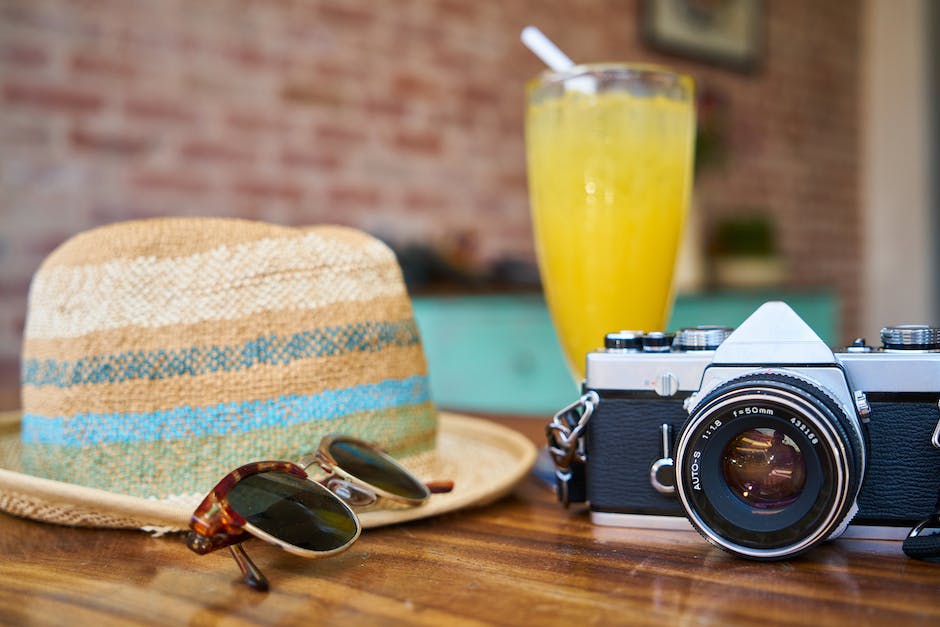 ... 10 ways to make the most of summer:

1. Go for a day trip
2. Listen to five or six TED talks
3. Pick a favourite new release and head off to the cinema... alone!
4. Help out a neighbour
5. Make a new playlist of summer tunes

See our top 10: ow.ly/UGsN50WllT0