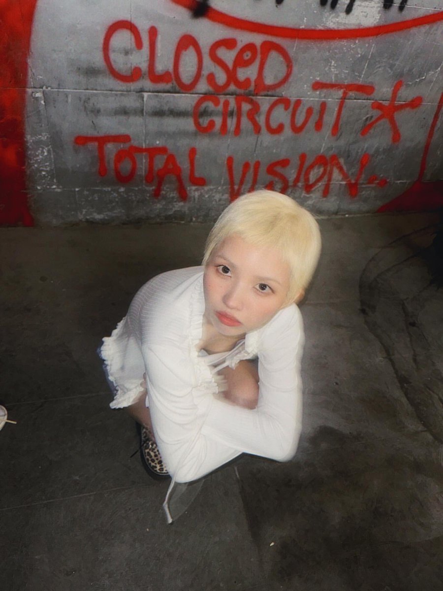 tiny.pretty.j tweet media