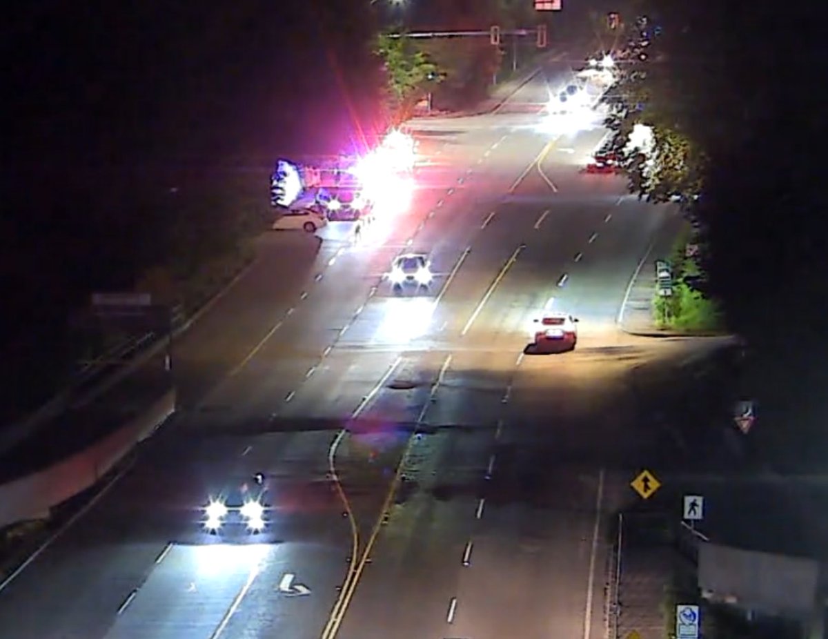 DriveBC's tweet photo. ⛔️UPDATE #BCHwy99 - one southbound lane on #TaylorWay is now open.
Crews remain on the scene in the right lane.
Use caution when passing.
#WestVan https://t.co/1xgFmlaVRH