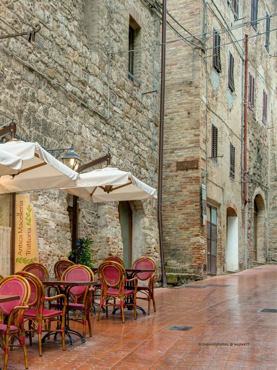 Guten Morgen mit einem kleinen Kaffee, heute in San Gimignano ...  

#Toskana