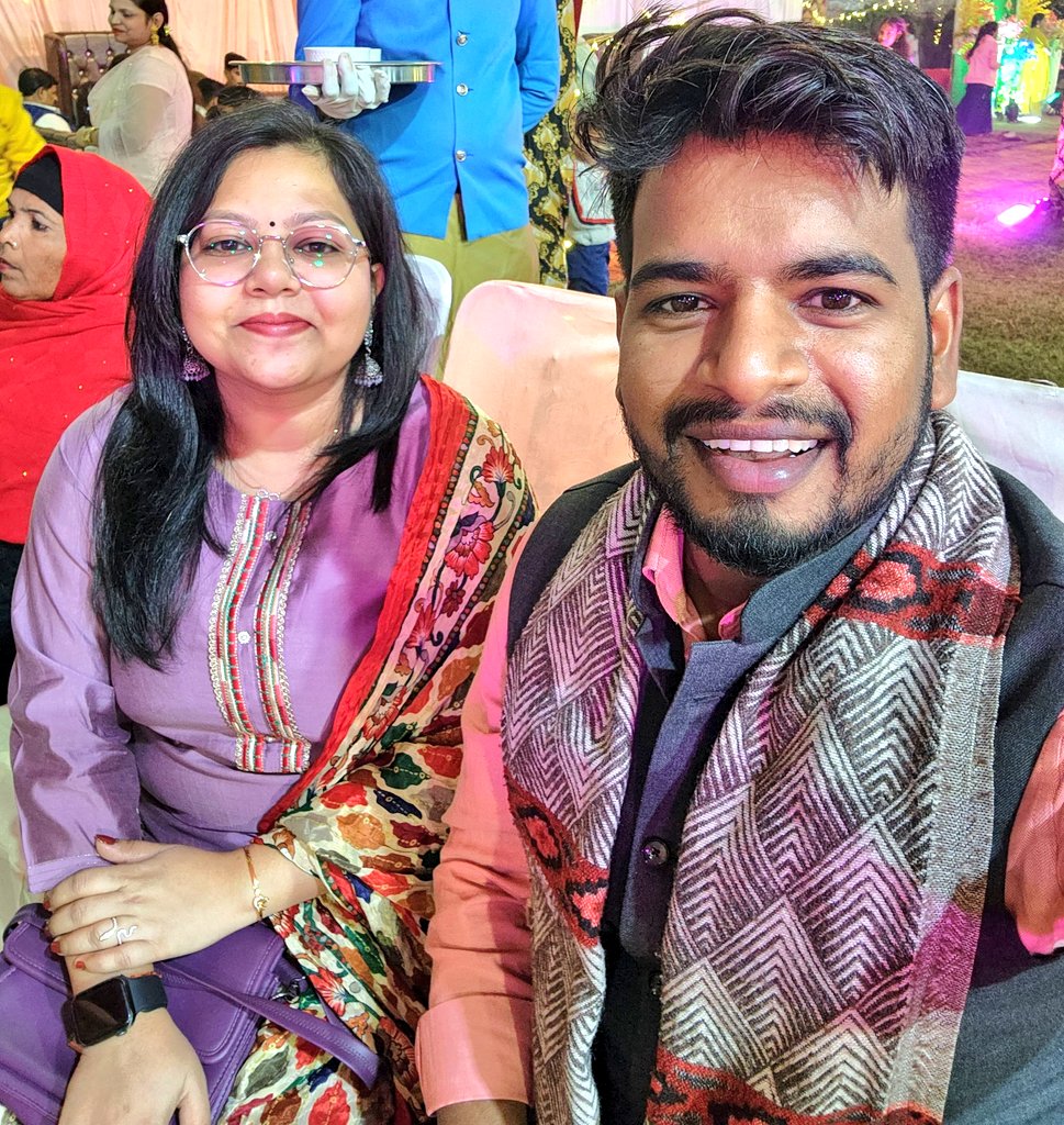 raksha_s27's tweet image. पत्रकारिता जगत के उभरते सितारे, हमारे प्यारे दोस्त @askrajeshsahu जी को जन्मदिन की बहुत शुभकामनाएं।
आप ऐसे ही गर्दा उड़ाते रहें यही तमन्ना है। 🤗🧿
नोट: फोटू गोरा दिए हैं , चिंता ना करना राजेश 🤣