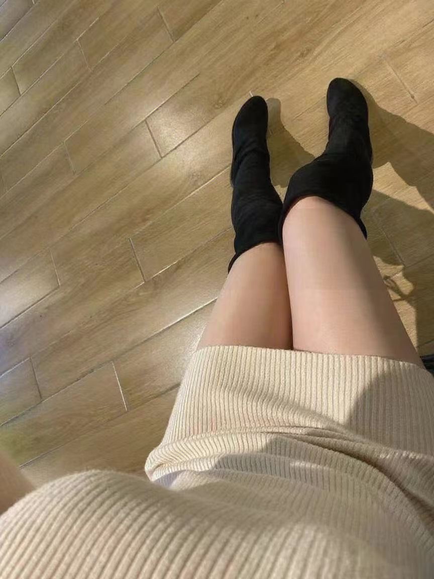 0Faity's tweet image. 成年人也会偷偷心动，是因为寂寞，终于遇见一个，让你想卸下伪装的人
#墨尔本