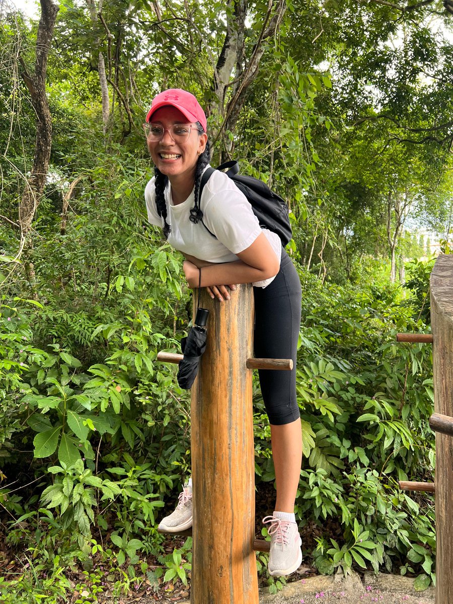 ashlany's tweet photo. Siendo feliz en la naturaleza sin tener que escalar cerros 😂 https://t.co/8N3KtDsKzb