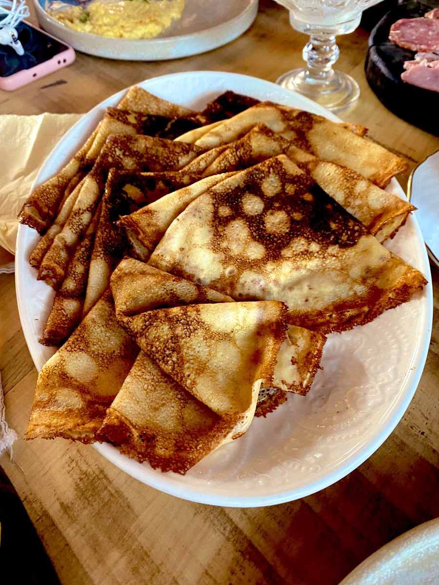 life_inframe's tweet image. Savoring the taste of tradition with hearty borscht and fluffy blini! 🥄🥞 #RussianCuisine #FoodieHeaven