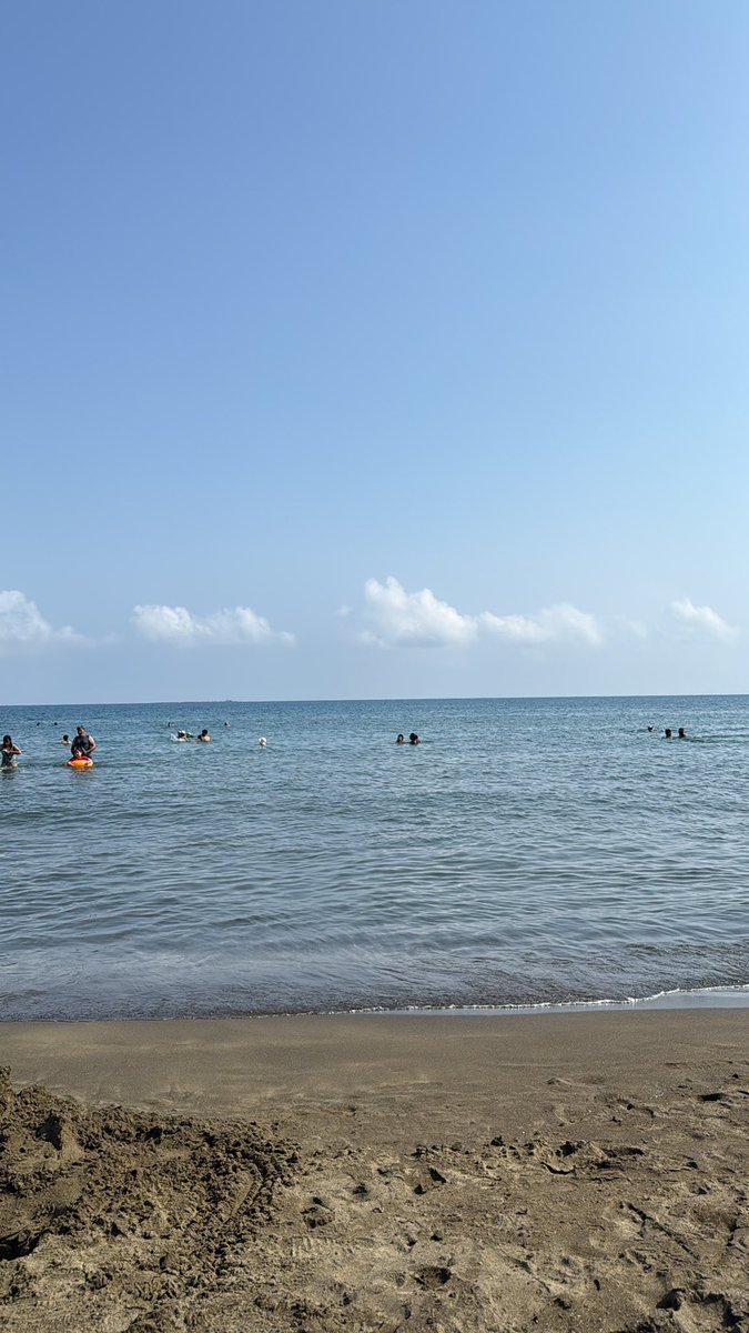 Memlekette denize girmeyi özlemişiz.

📍Arsuz Plajı