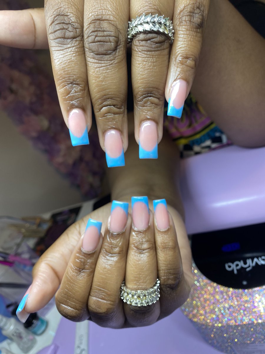 queenellenails's tweet photo. Graduation Nails 💎🩵

Book your appointments, purchase your press-ons, and other beauty products 
https://t.co/t9xZiLSsth https://t.co/vhSaxIJ8s7