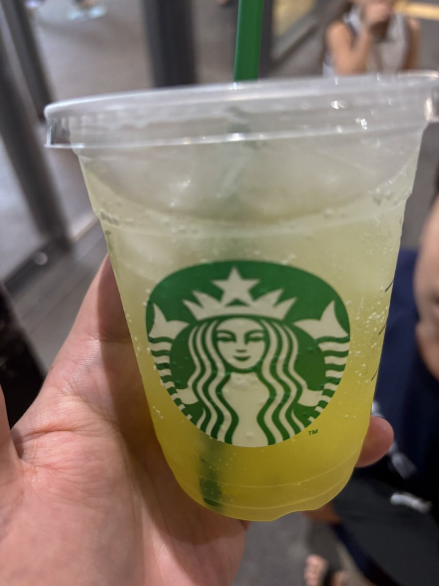 スタバに炭酸飲料あるの初めて知った❤️