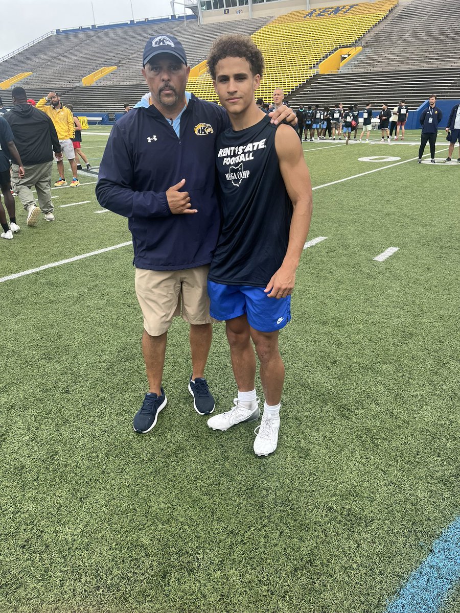 Willtjohnson23's tweet image. Had a great time at the Kent State Mega Camp!
Appreciate the opportunity to compete against talented athletes and connect with coaches and players. Grateful for the experience! 💪🏽🏈 #KentStateMegaCamp #GrindSeason #KeepWorking