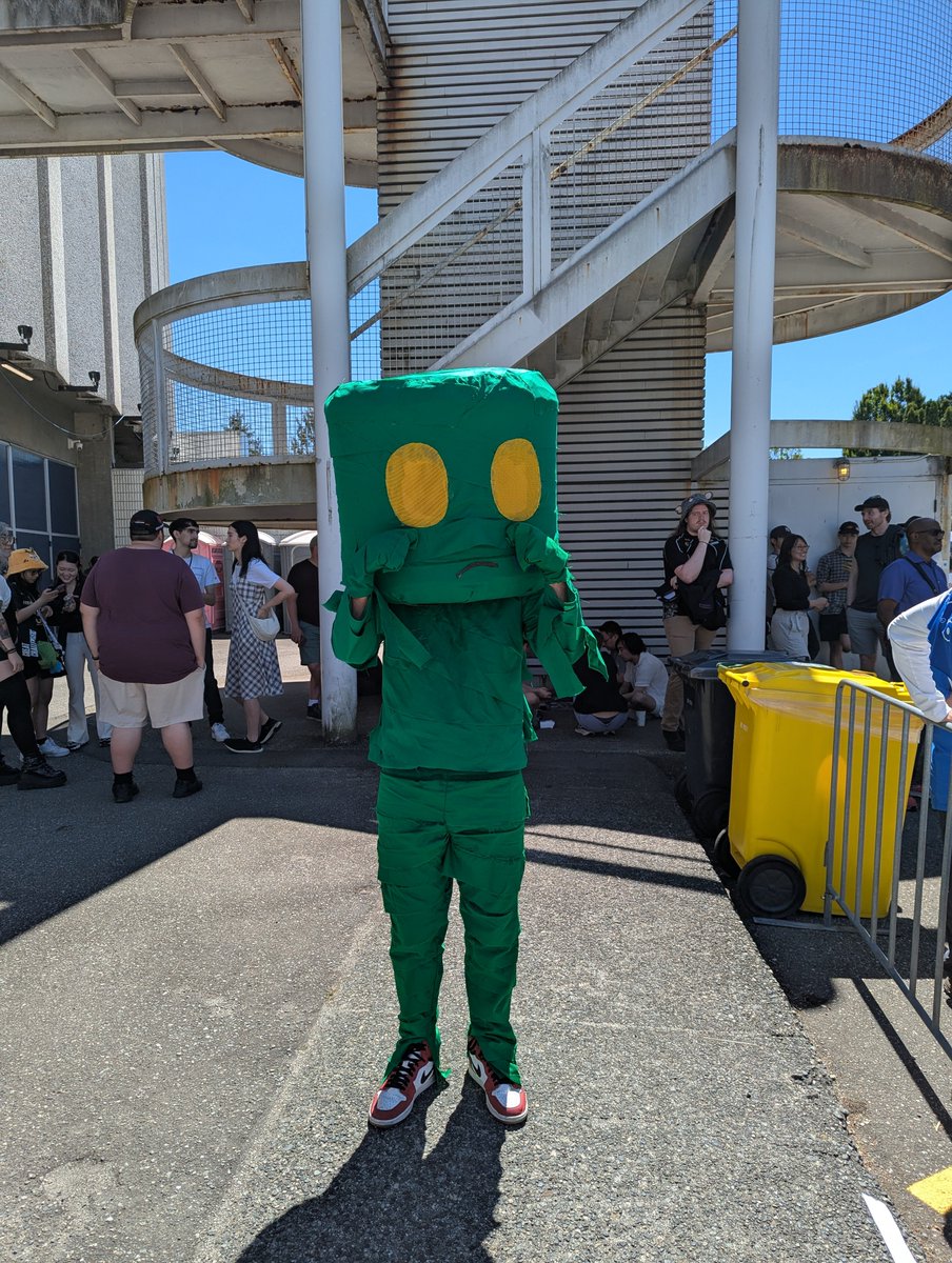 msi was awesome! thank you to the goats who let us take photos 🥹 <a href="/Yassuo/">Moe</a> <a href="/humzhlol/">humzh</a> <a href="/CaptainFlowers/">Clayton Raines</a> @azae
