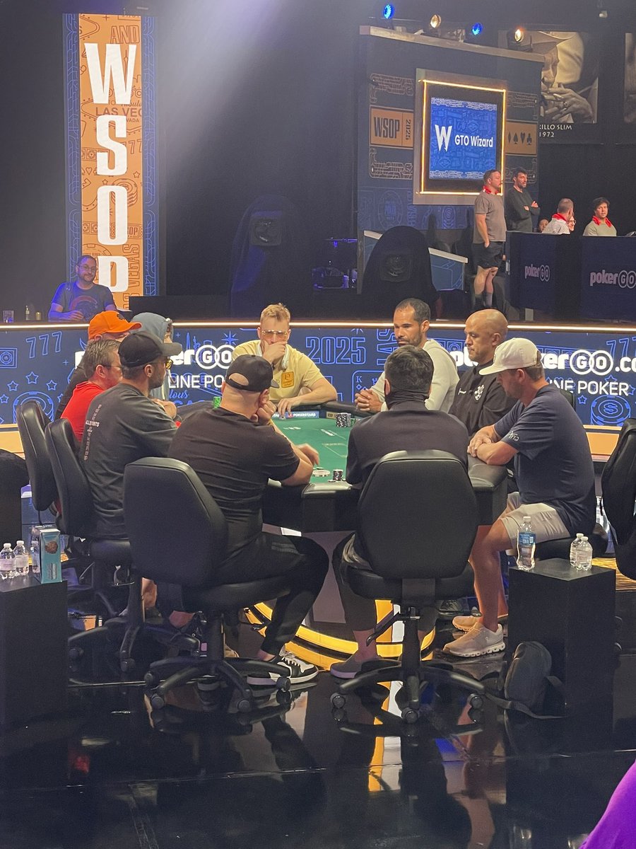 TeamMizrachi's tweet image. This is @TheGrinder44’s new table @wsop MainEvent! #TeamMizrachi