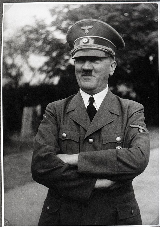 URDailyHistory's tweet image. 23 July 1944: German dictator Adolf Hitler finally accedes to Joseph Goebbels and Albert Speer's idea for total war. Hitler creates the office of Reich Plenipotentiary for the Total War Effort, led by Goebbels. #WW2 #WWII #history #OTD #ad amzn.to/3aM3Prf